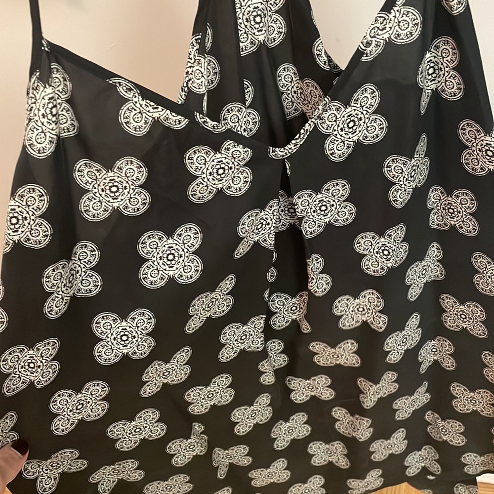 Barely worn silk top - Picture 2 of 3